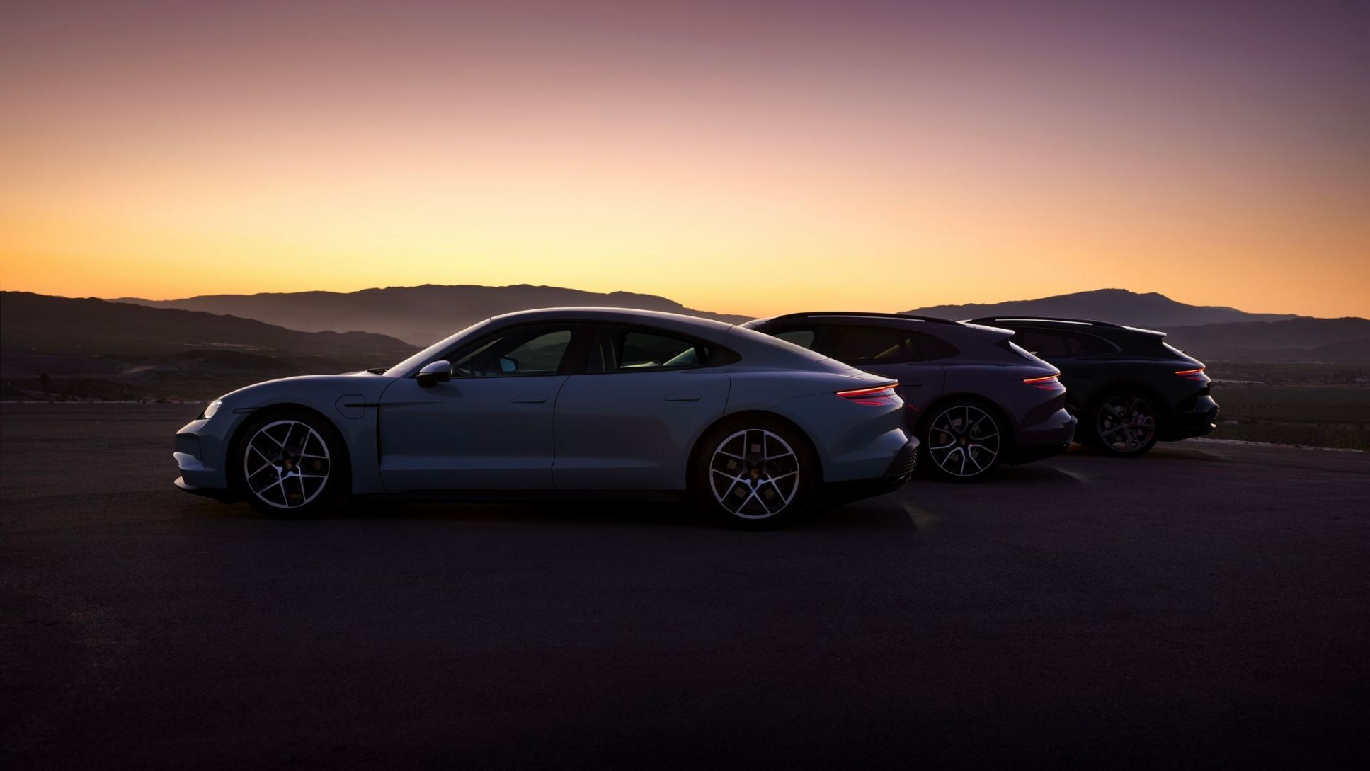 Porsche Taycan, Taycan 4S Sport Turismo, Taycan Turbo Cross Turismo (l-r), 2024, Porsche AG