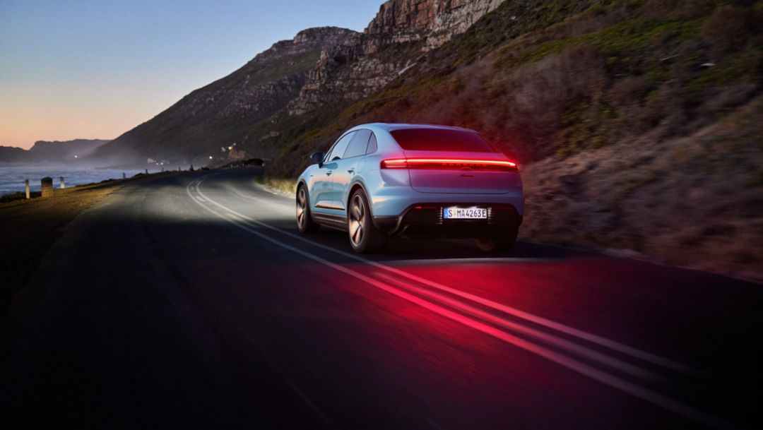 Porsche raddoppia la gamma di modelli della Macan 100% elettrica
